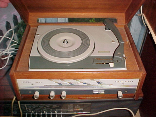 Eltra Bella Musica monoradiogrammofon med rr