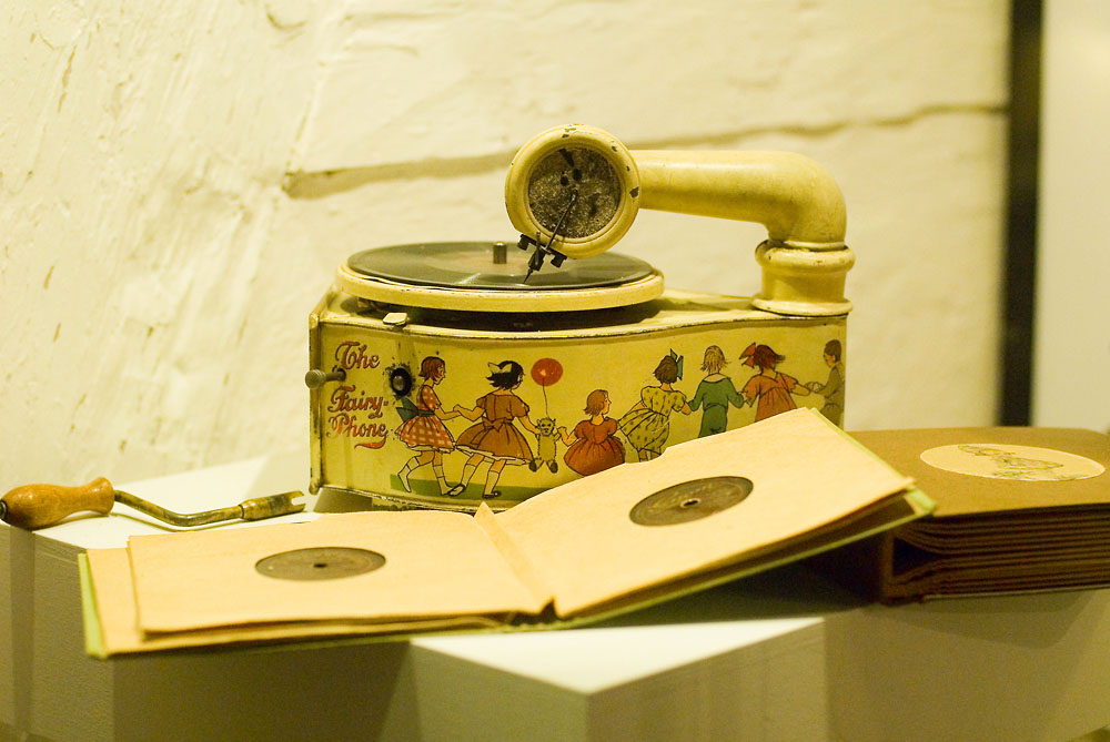 Legetjsgrammofon fra Den Gamle By, rhus